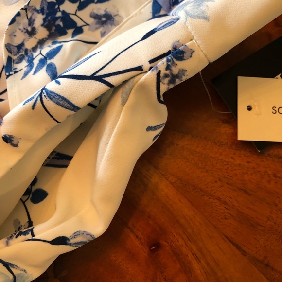 NWT Floral shorts with ruffle detail and side pockets. Size 2. Soho Apparel - Picture 4 of 7